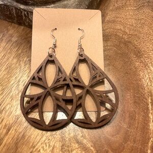Nwt wooden flower cutout lightweight dangle earrings